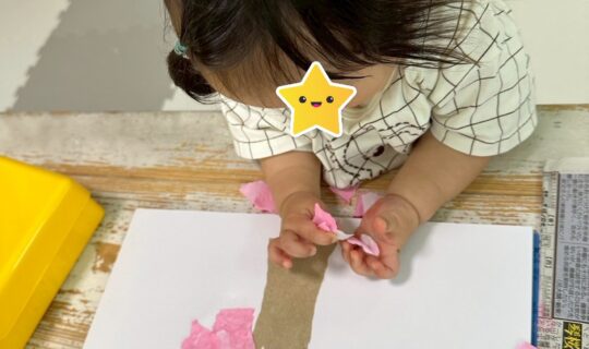 制作あそびで春を満喫！こいのぼり＆さくらの木【高津区：花の美保育室】